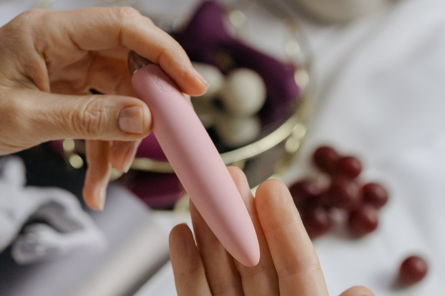 pink finger mini vibrator