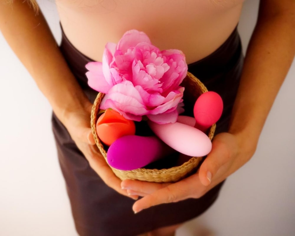 girl with a basket with vibrators and flowers